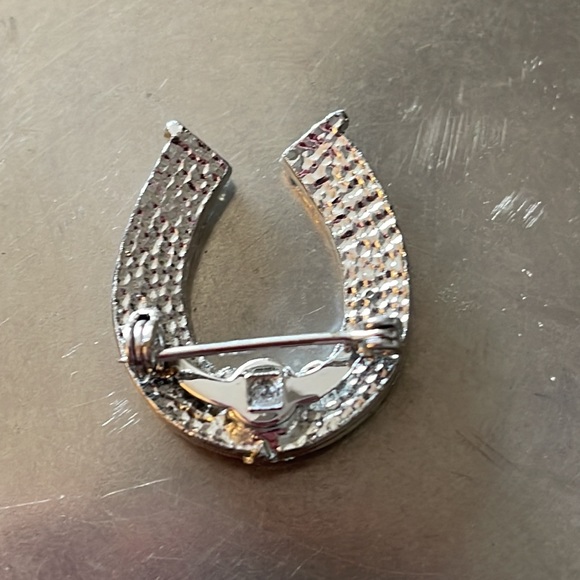 Horse shoe pin brooch silver tone used - Picture 2 of 4
